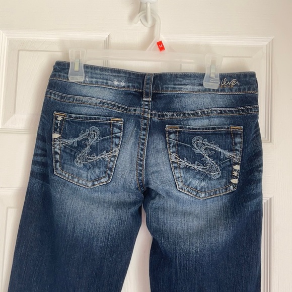 All jeans 2/$20🫦Silver Tuesday tagged 28/31 15” w 31” inseam. Lower rise. - Picture 6 of 12